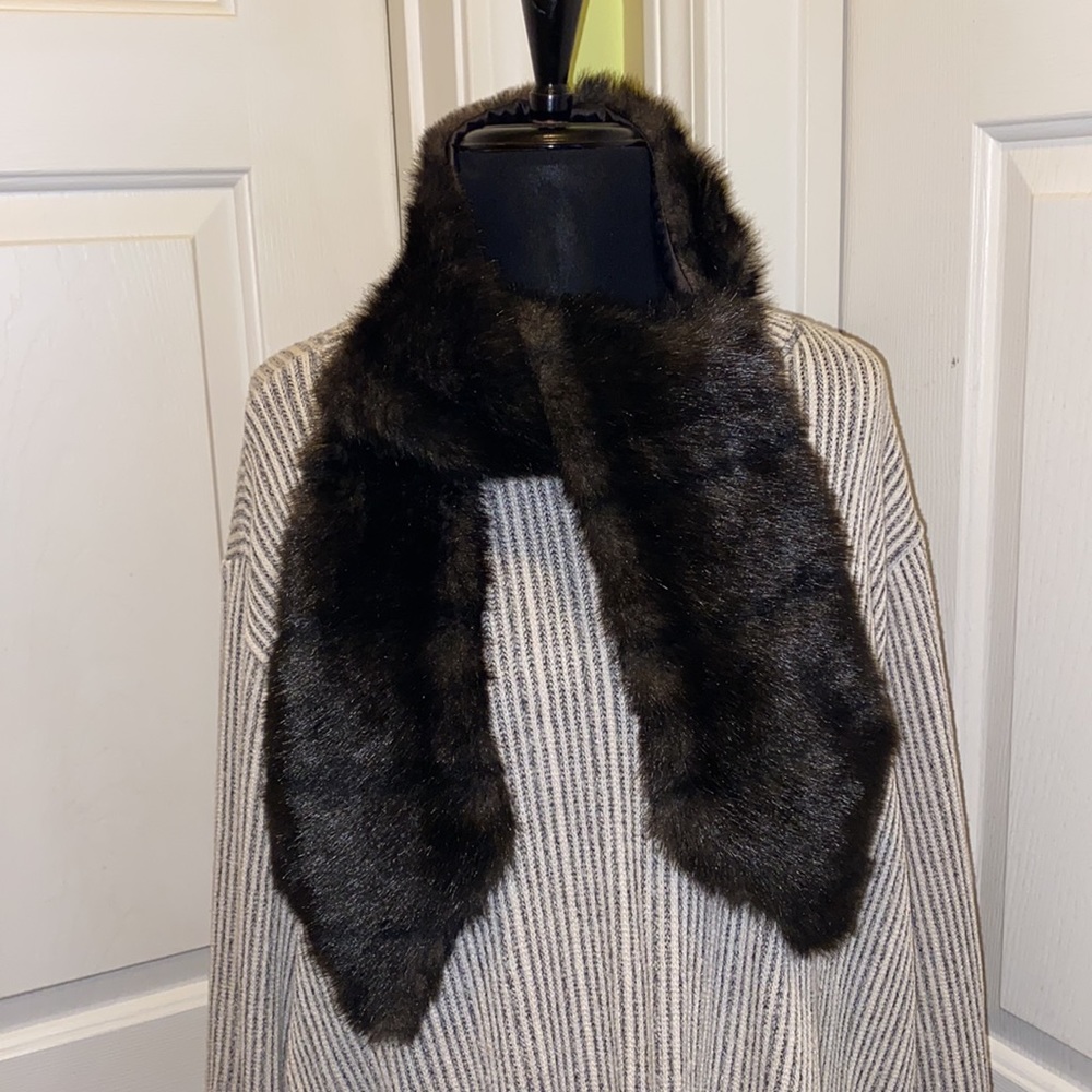 Daniele Meucci faux fur Scarf.